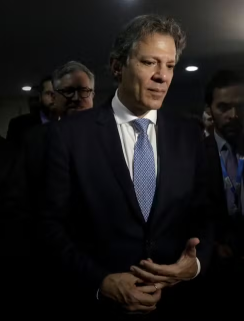 Haddad afirma que governo não quer vender fantasia e admite corrigir medidas do pacote fiscal